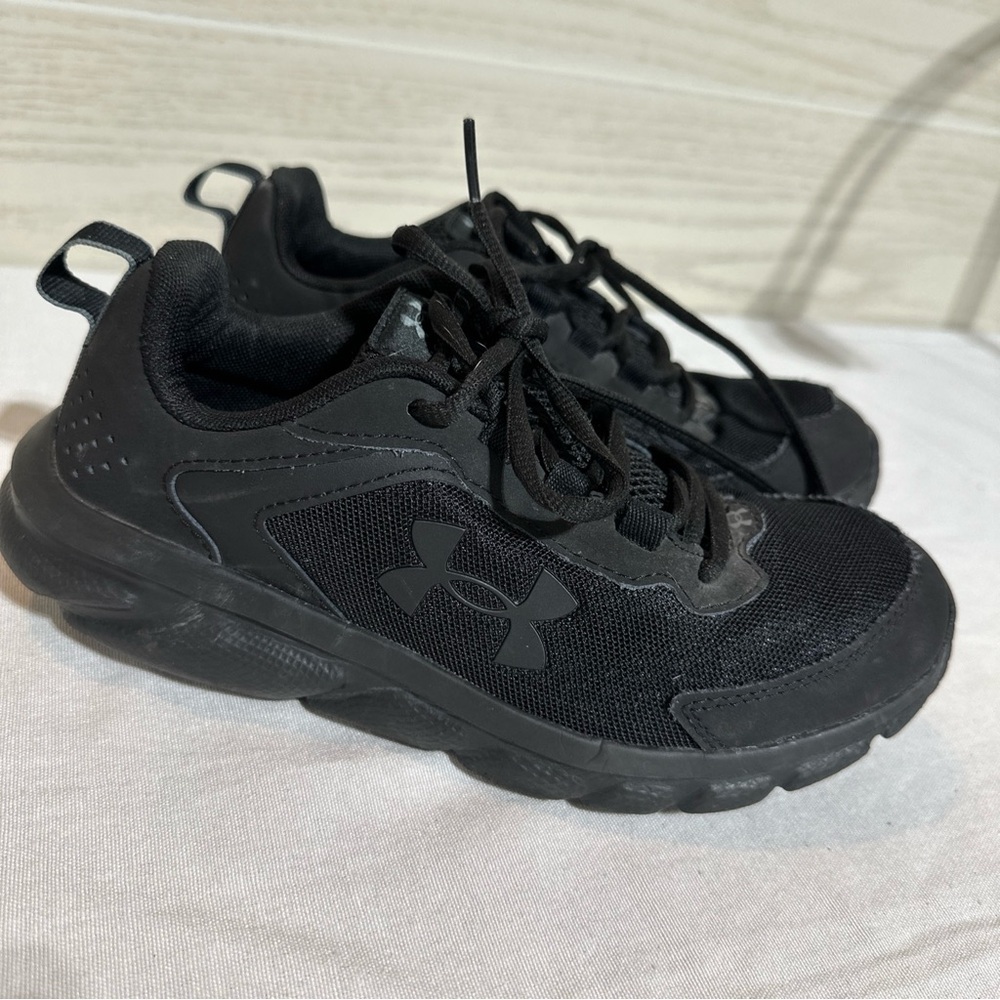 Youth Under Armour Charged Assert Sneaker 5Y Black Mesh Low Top